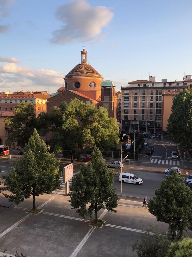 Bologna Holiday Inn エクステリア 写真